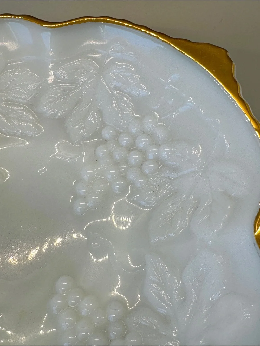 EUC Vintage Anchor Hocking White Milk Glass Footed Bowl w/Gold Trim